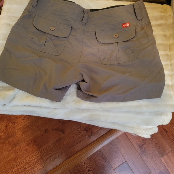 Womens shorts - Picture 2 of 3